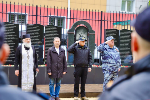 «Будем ждать вас дома». Сергей Сокол напутствовал сводный отряд МВД Хакасии