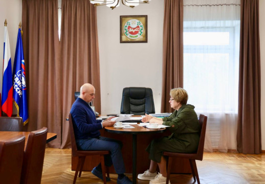 Председатель Верховного Совета Хакасии провел встречу с Уполномоченным по правам ребёнка Хакасии
