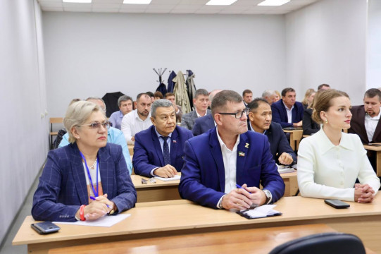 Депутаты парламента стали наставниками финалистов специальной программы обучения кадров «Герои Хакасии»