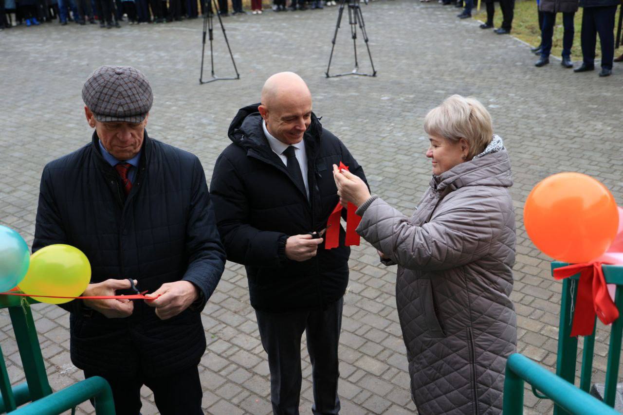 photo_5213375052605230523_y