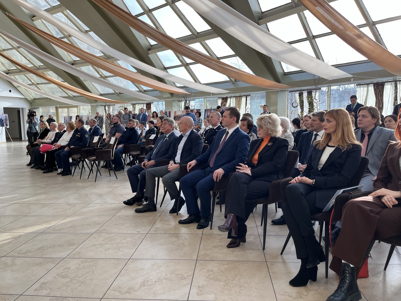 photo_5231094279487294509_y