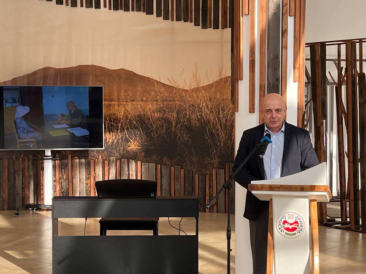 photo_5231313112365992894_y