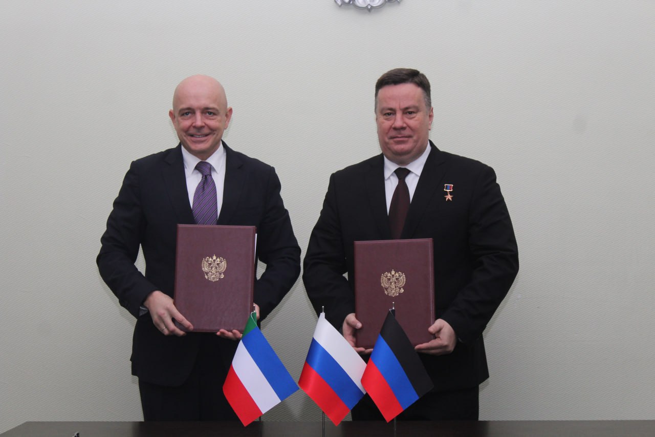 photo_5257993556582927370_y