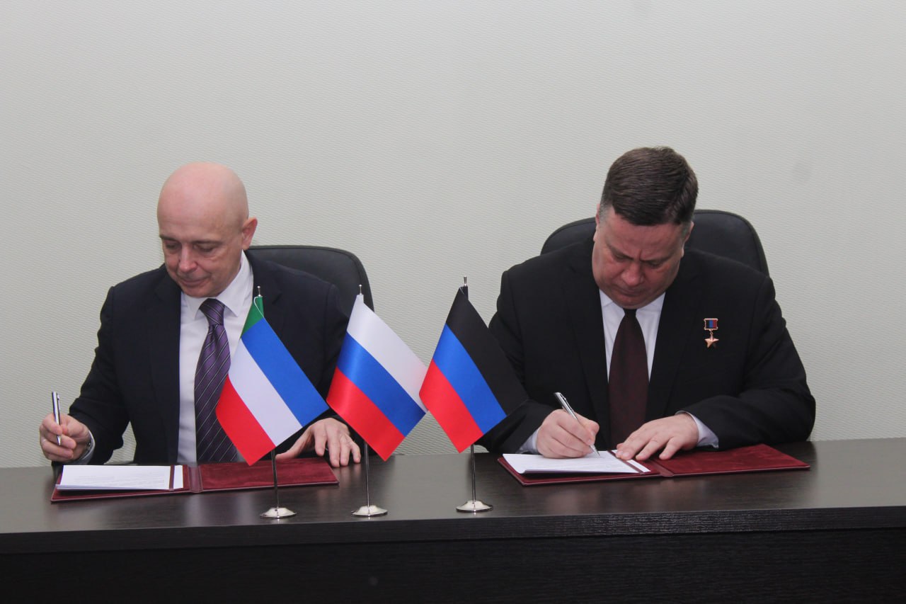 photo_5258413552844869445_y