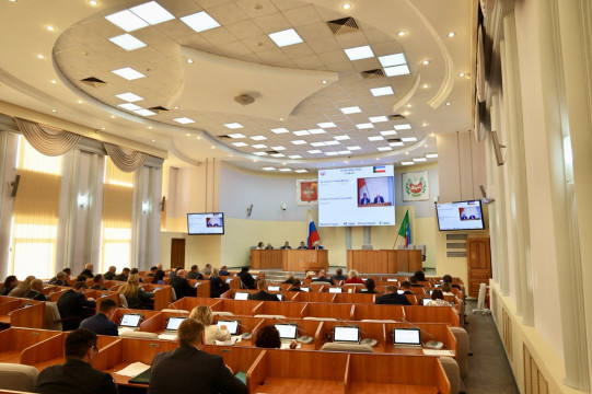 Депутаты приняли блок законов о полномочиях властей разных уровней