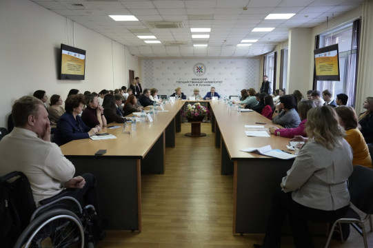 В Международный день прав человека в Хакасском госуниверситете прошел круглый стол, посвященный защите прав молодежи