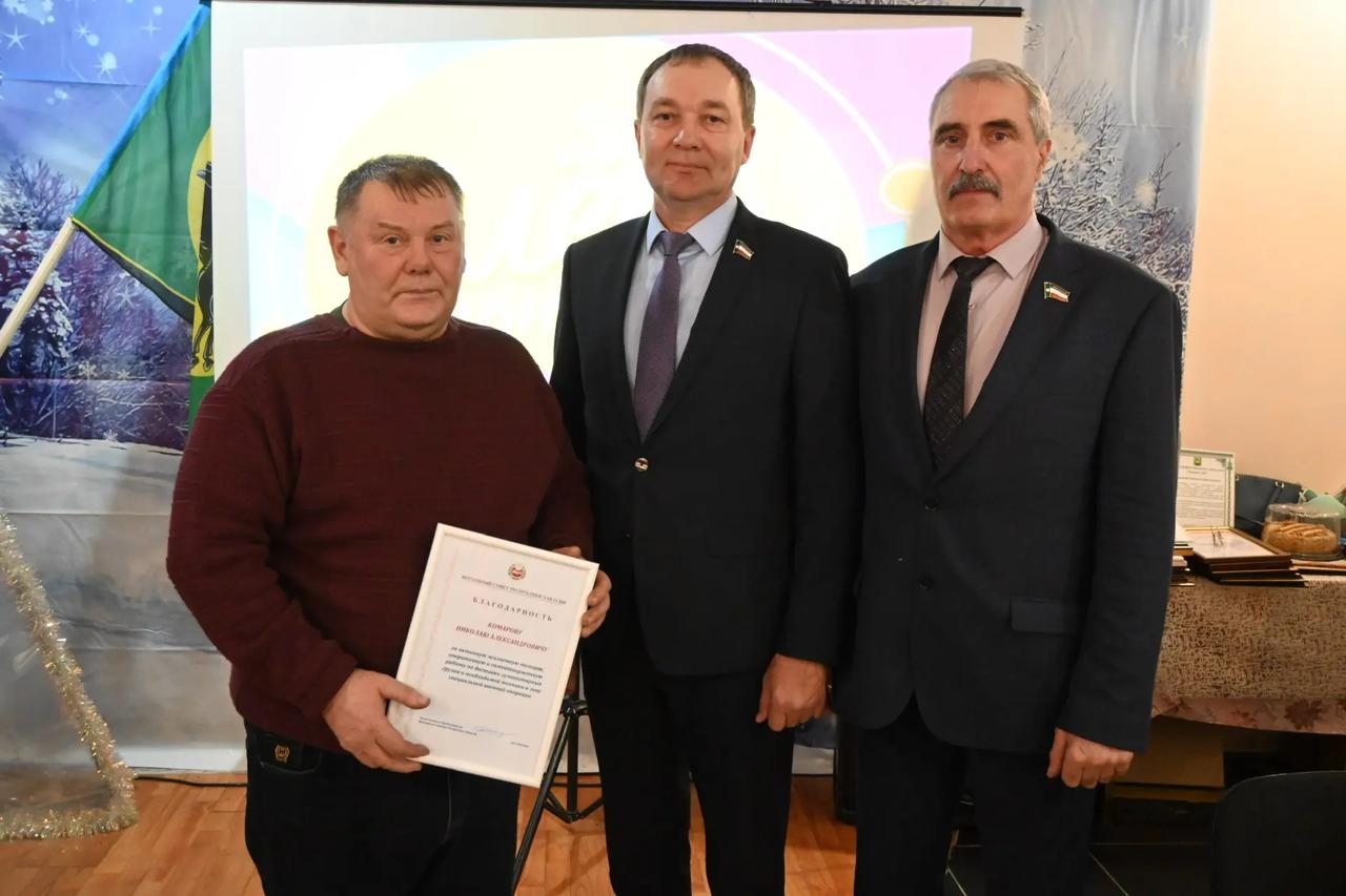 photo_5418375108658663655_y