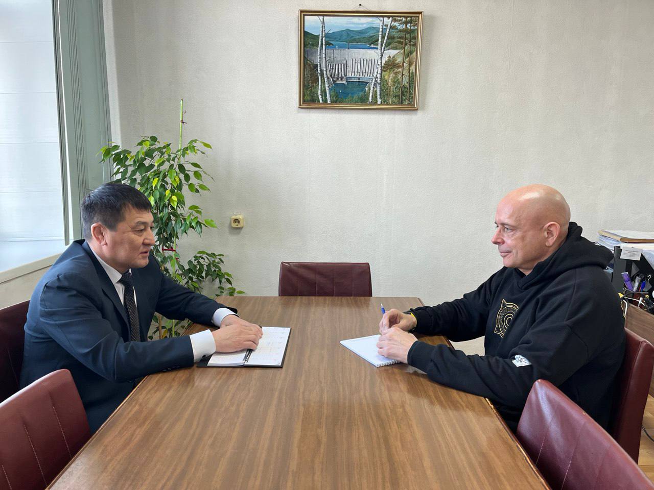 photo_5197656627648073529_y