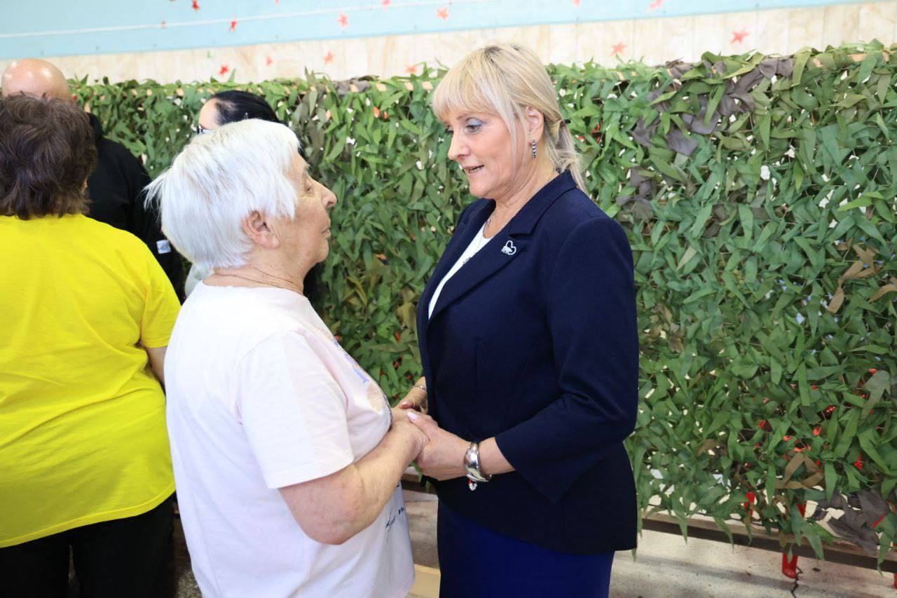 photo_5199908427461758058_y