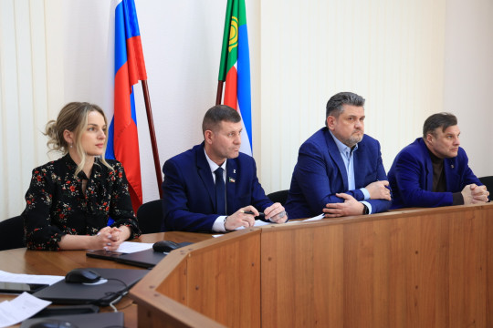 Александр Пащенко: Строительство крытого катка в Абазе возможно при совместной и конструктивной работе