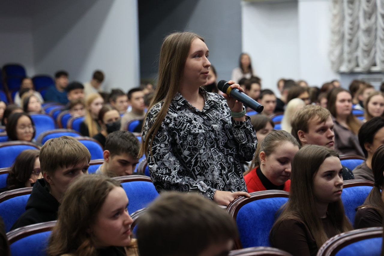 photo_5253575667322918119_y