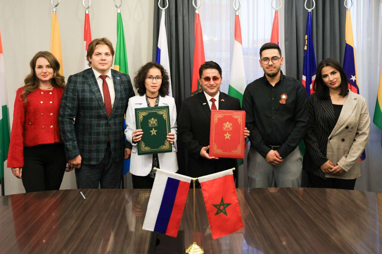 photo_5370832243049758049_y